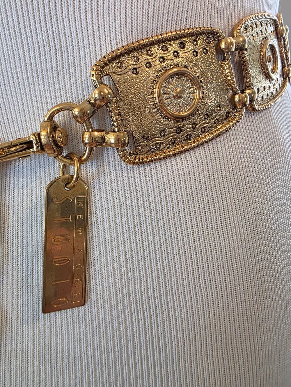 Vintage New York Studio Made in Korea Medallion Gold Metal Belt Adjustable Artsy - Picture 5 of 9